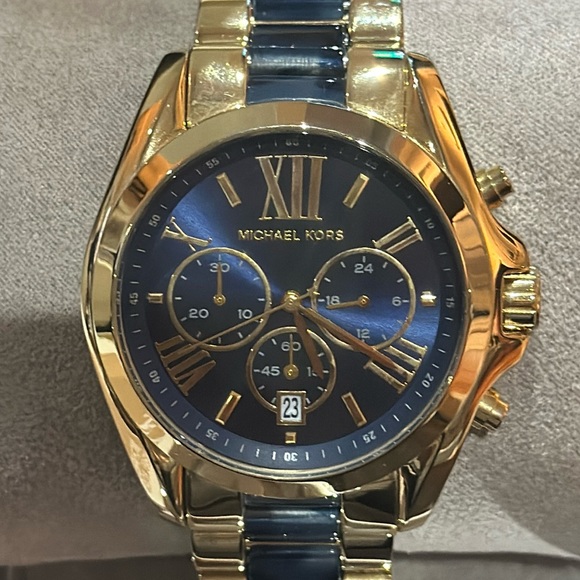 Authentic Michael Kors Bradshaw, Model MK 6268, Beautiful 2-Tone Chronograph - Picture 6 of 13